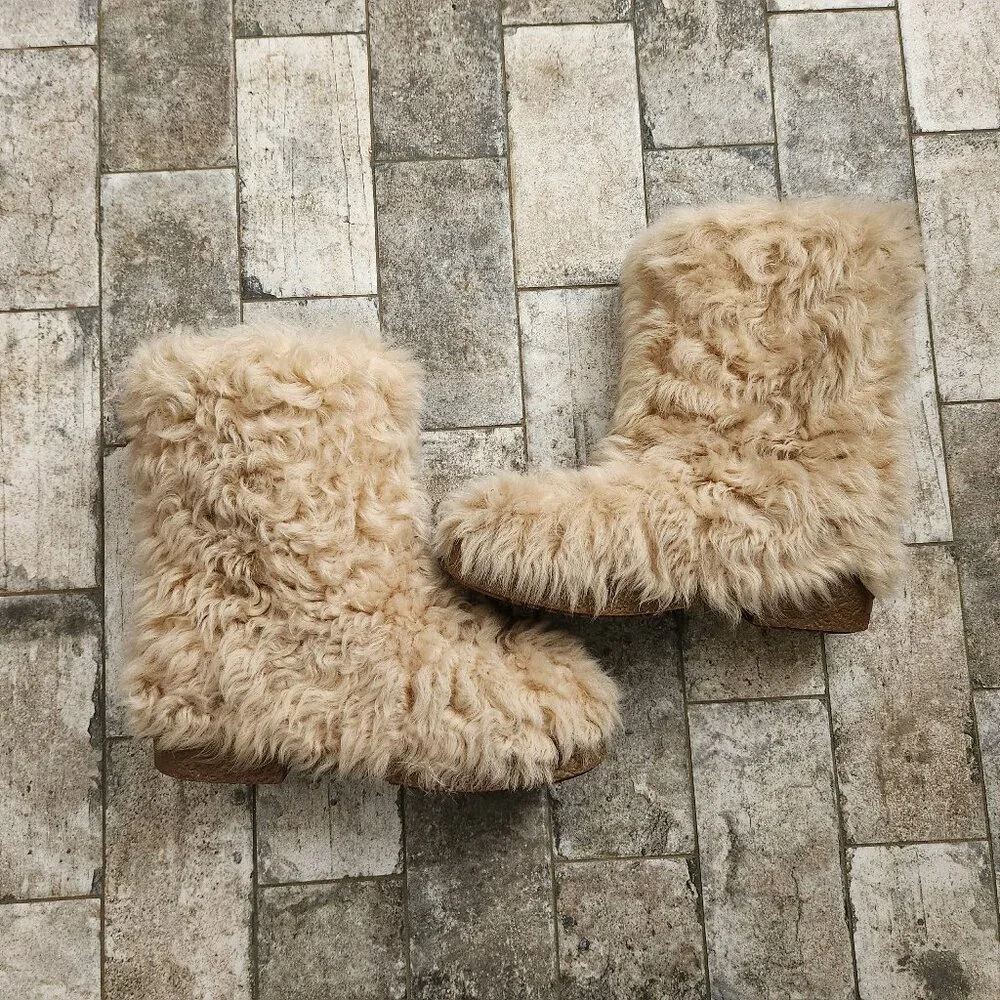 Saint Laurent Fur Lined Boots, Authentic - Picture 5 of 9